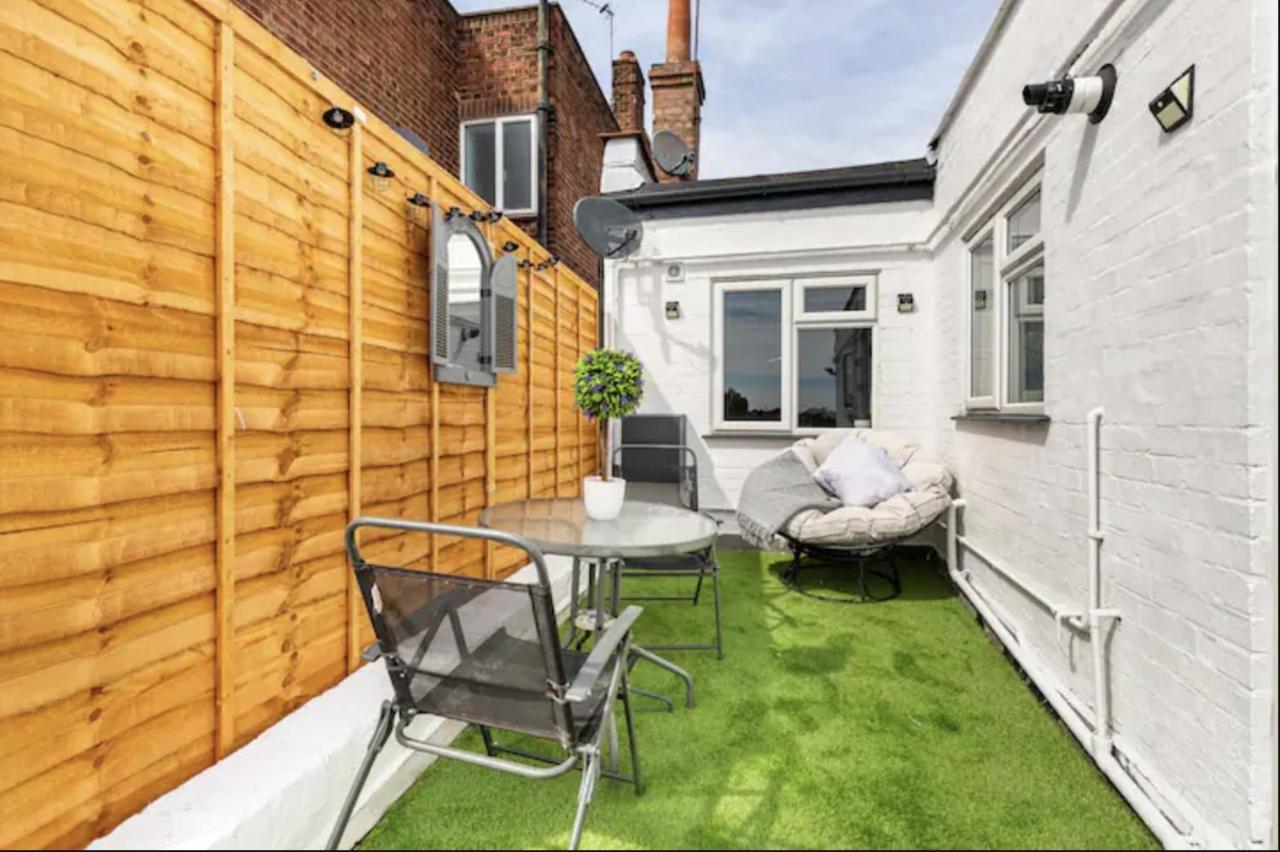Luxury 3-Bed Apartment Near To London With Parking Hornchurch Exterior photo