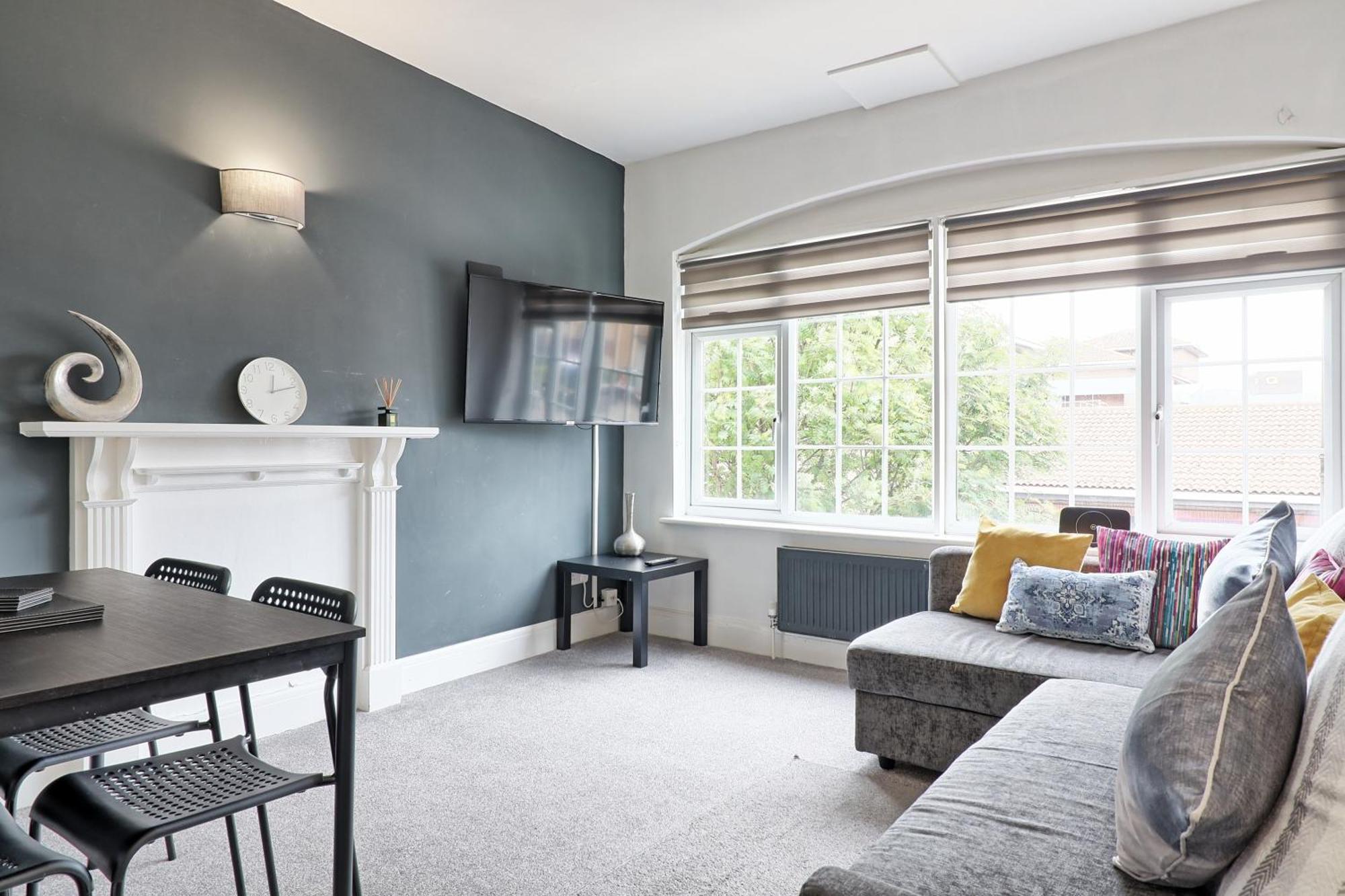 Luxury 3-Bed Apartment Near To London With Parking Hornchurch Exterior photo